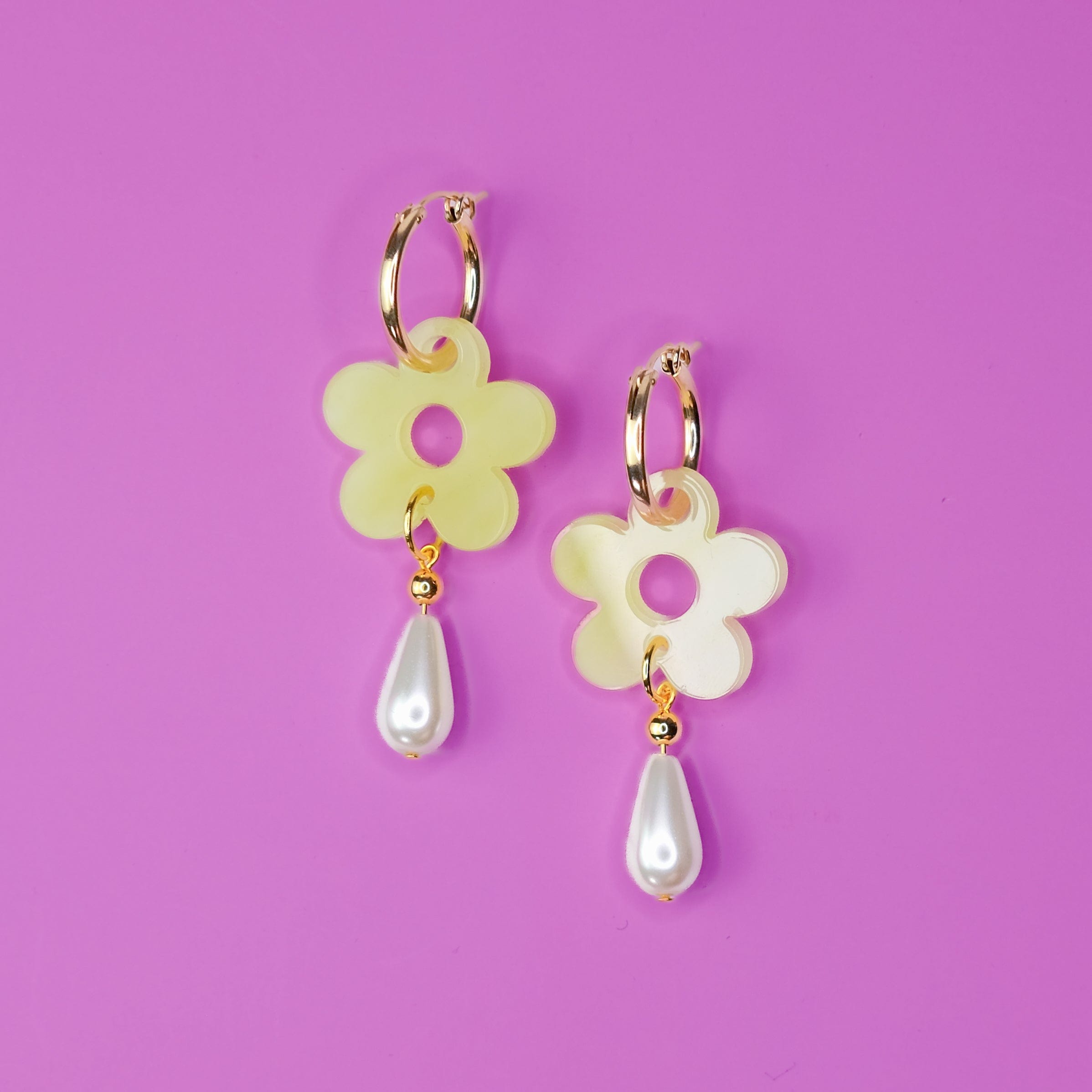 Daisy flower with pearl drop 14k gold-filled hoop earring #color_jade