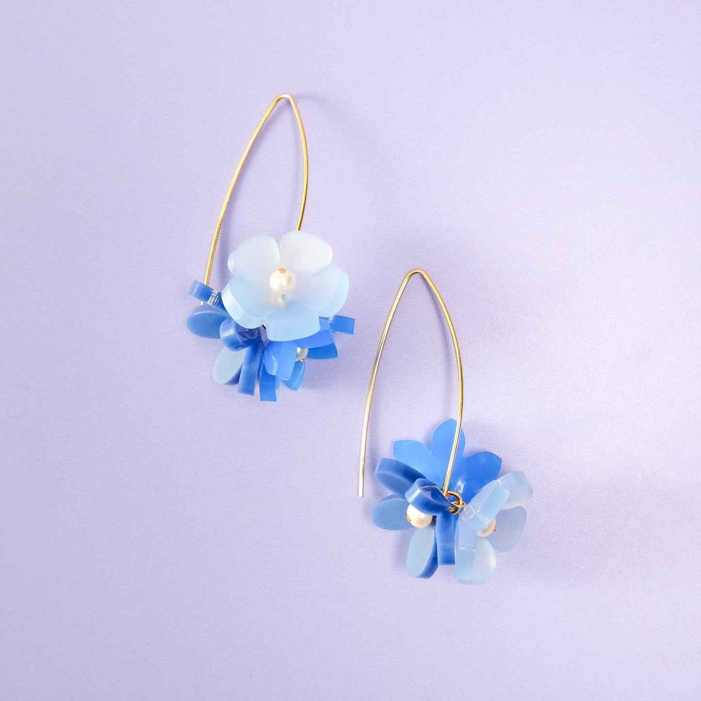 Playful Flowerball dangly earrings with freshwater pearls in blue #color_blue