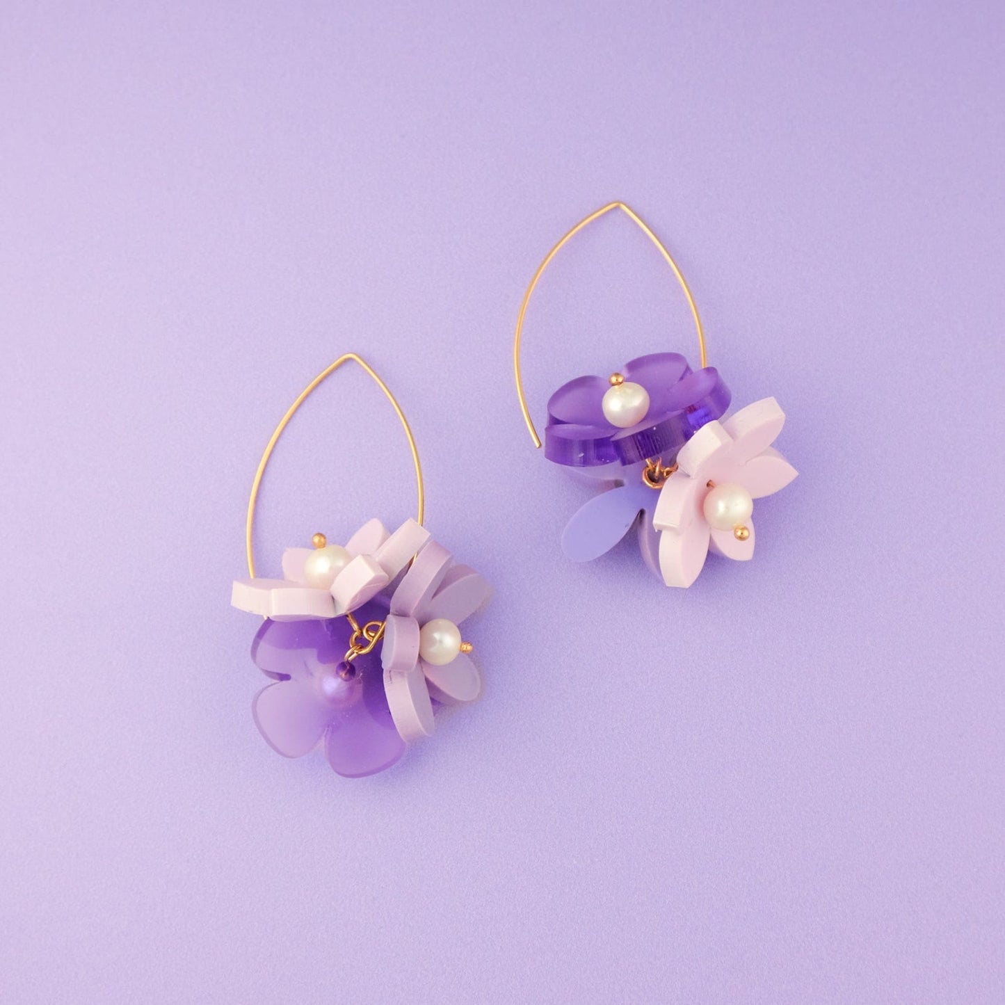 Playful Flowerball dangly earrings with freshwater pearls in lavender #color_lavender