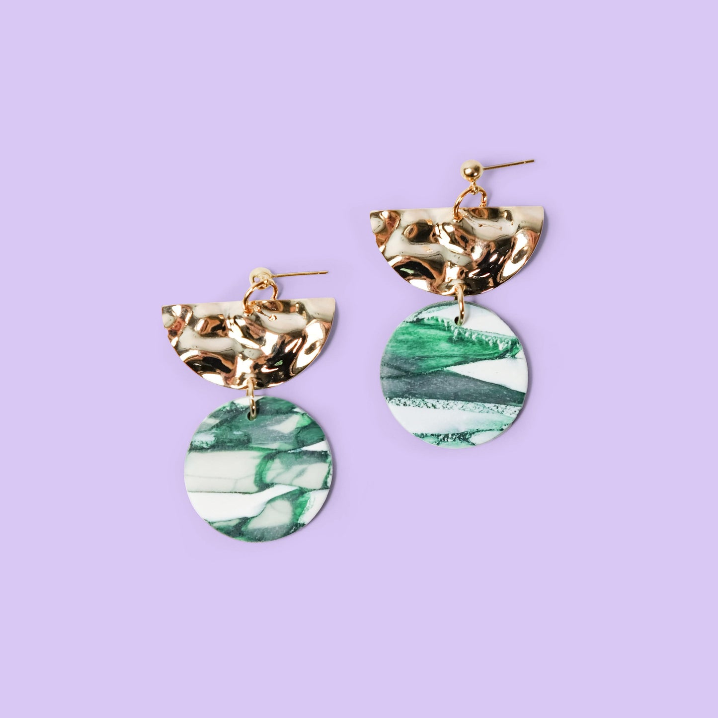 Elegant and blingy Giada Dangly Earrings in green marble with hammered gold #color_forest-marble