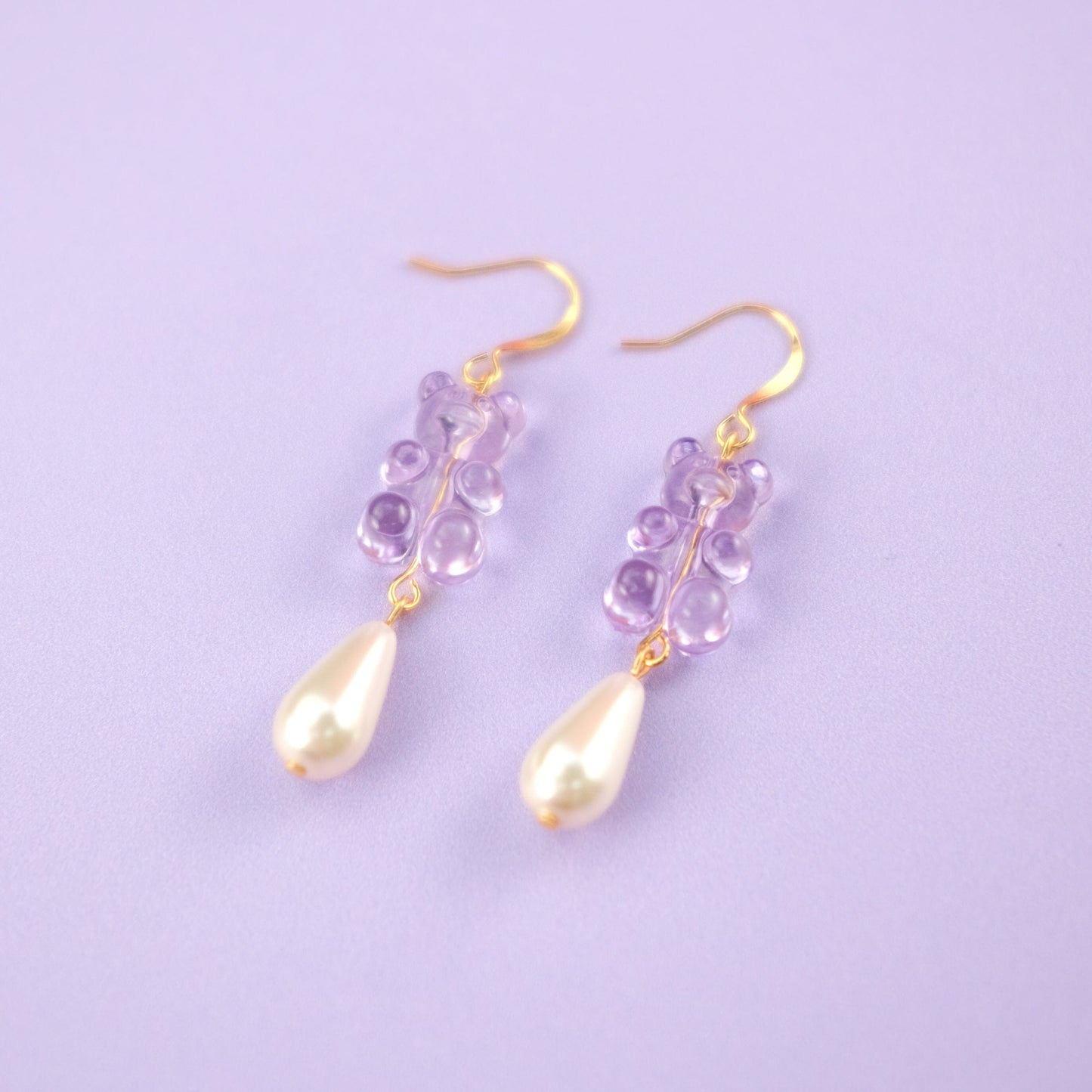 Nostalgic, cute and classy gummy bear dangly earrings with elegant pearl drops #color_lavender