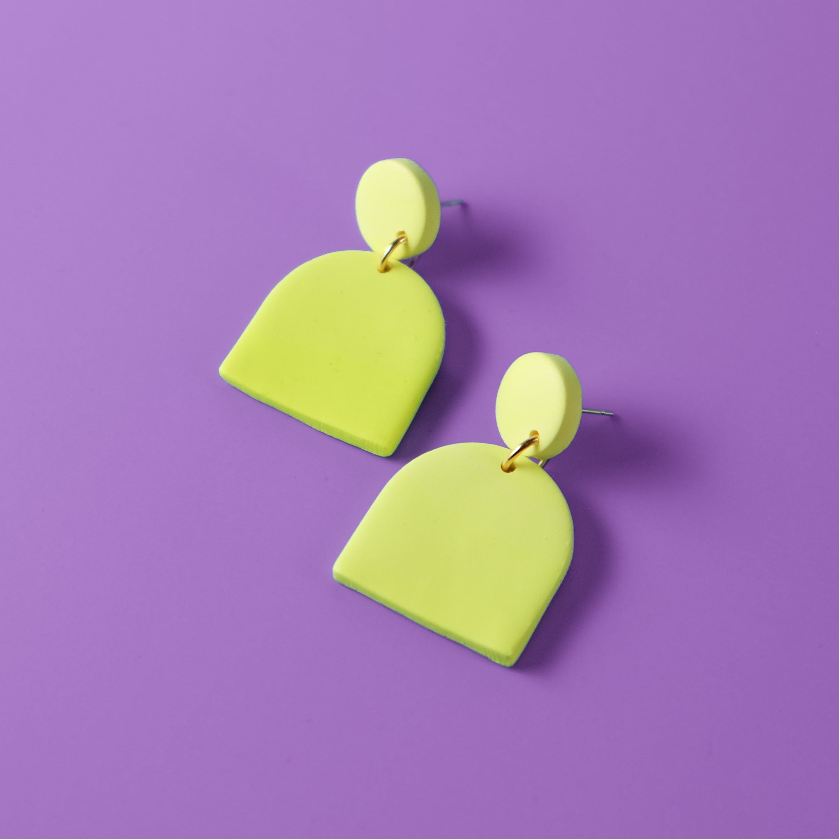 Alexa Domes dangly earrings in neon yellow #color_neon-yellow