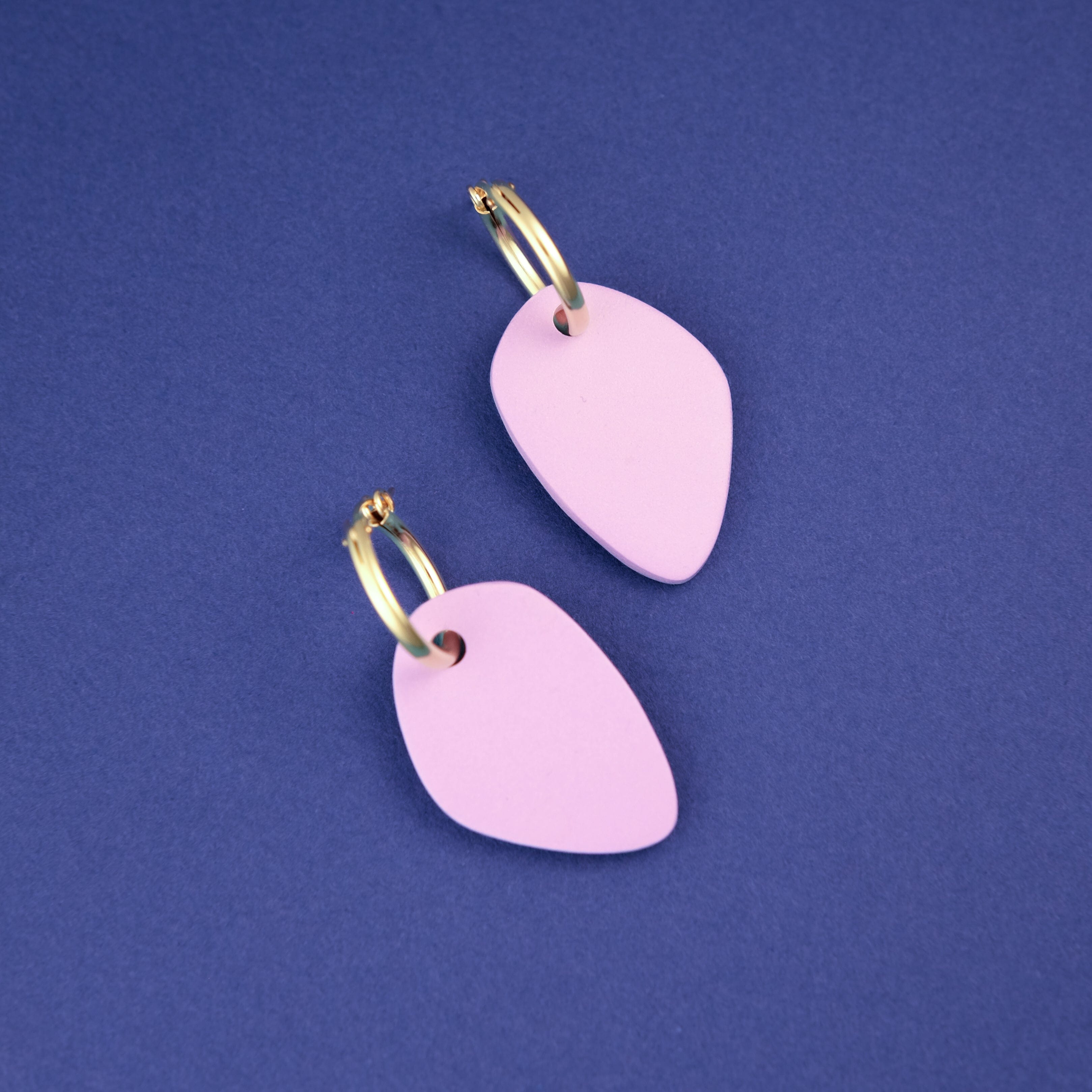 Organic shapes, hoop charm dangly earrings Calder inspired in lavender #color_lavender