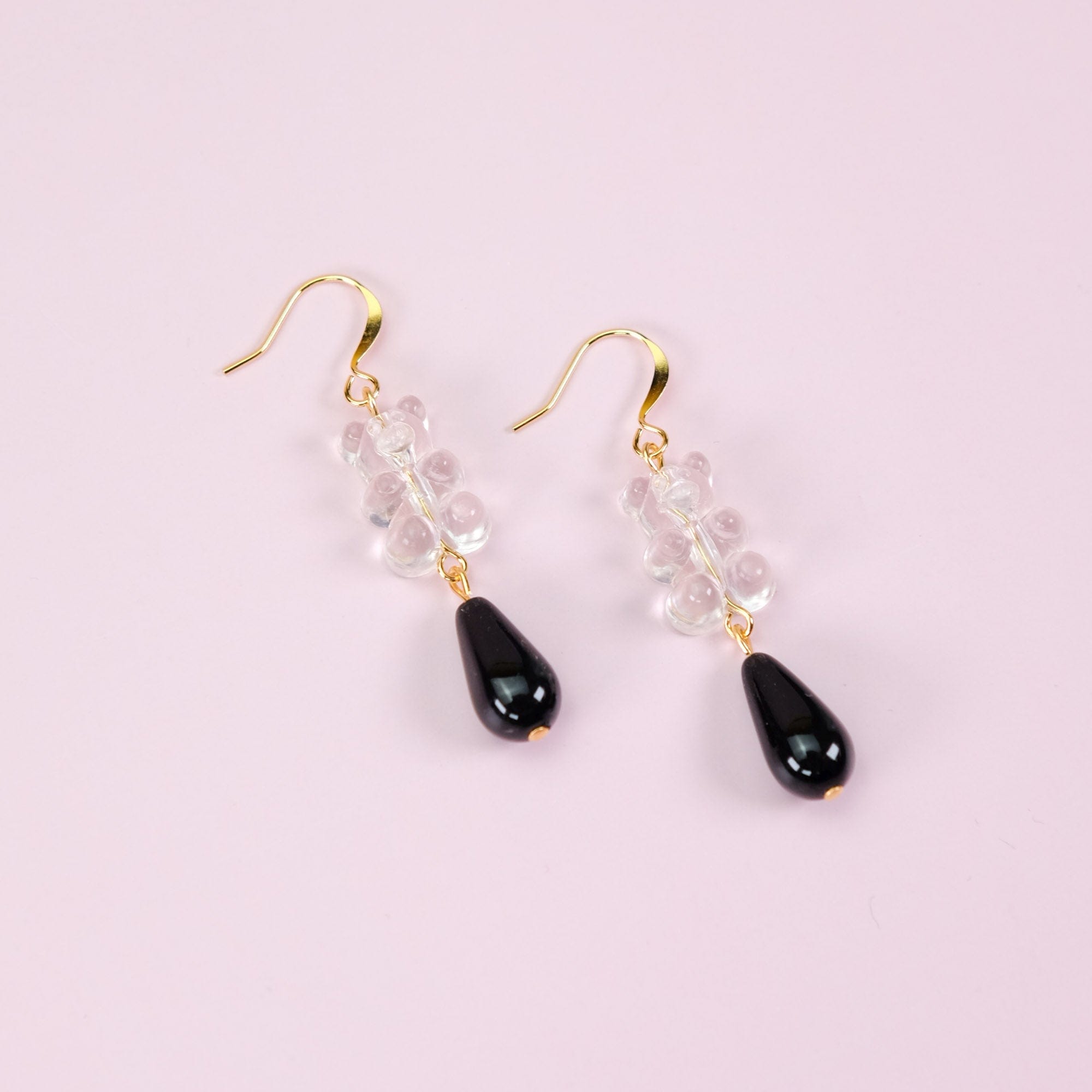 Nostalgic gummy bear dangly earrings with elegant pearl drops #color_clear