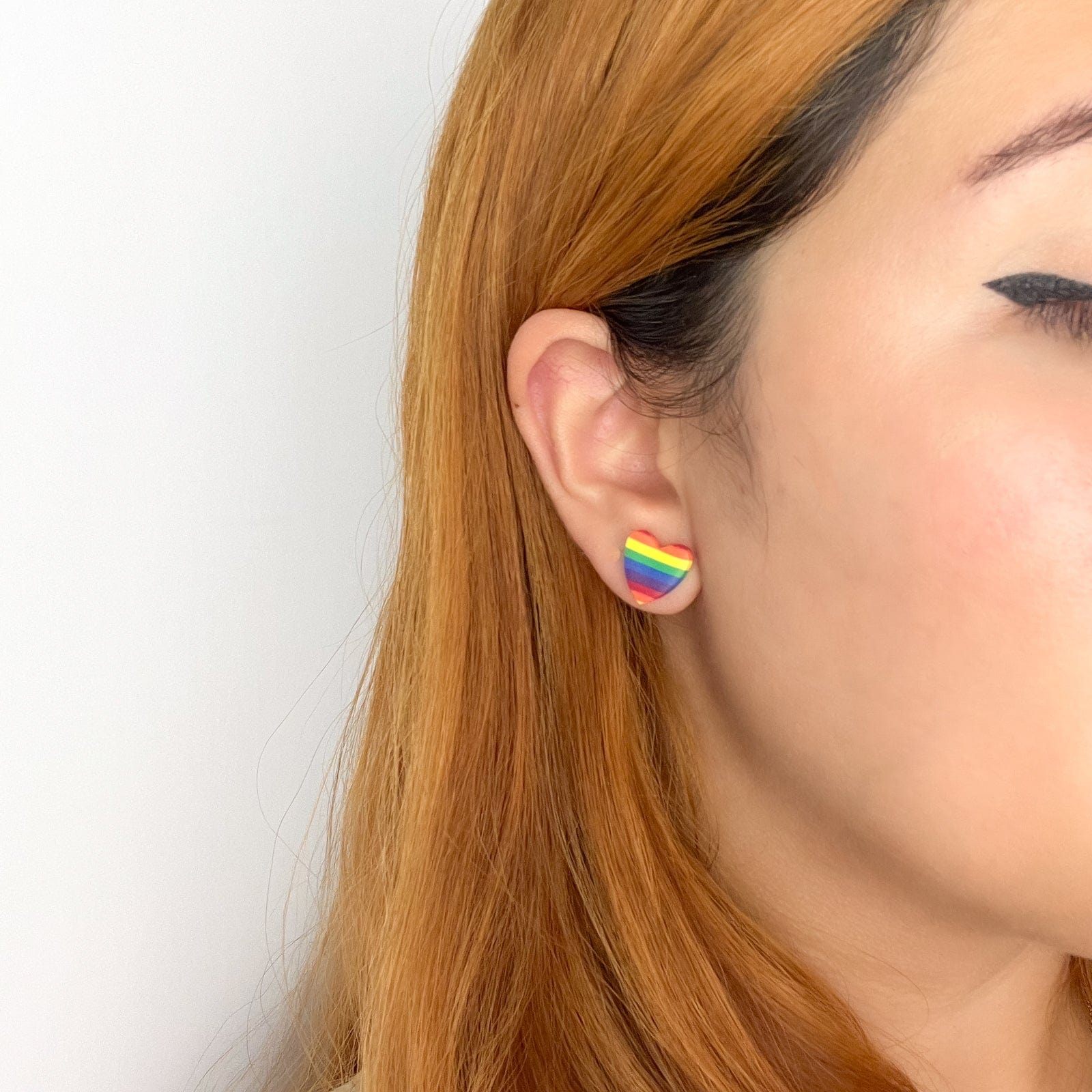 Super cute mini rainbow stud earrings #color_rainbow