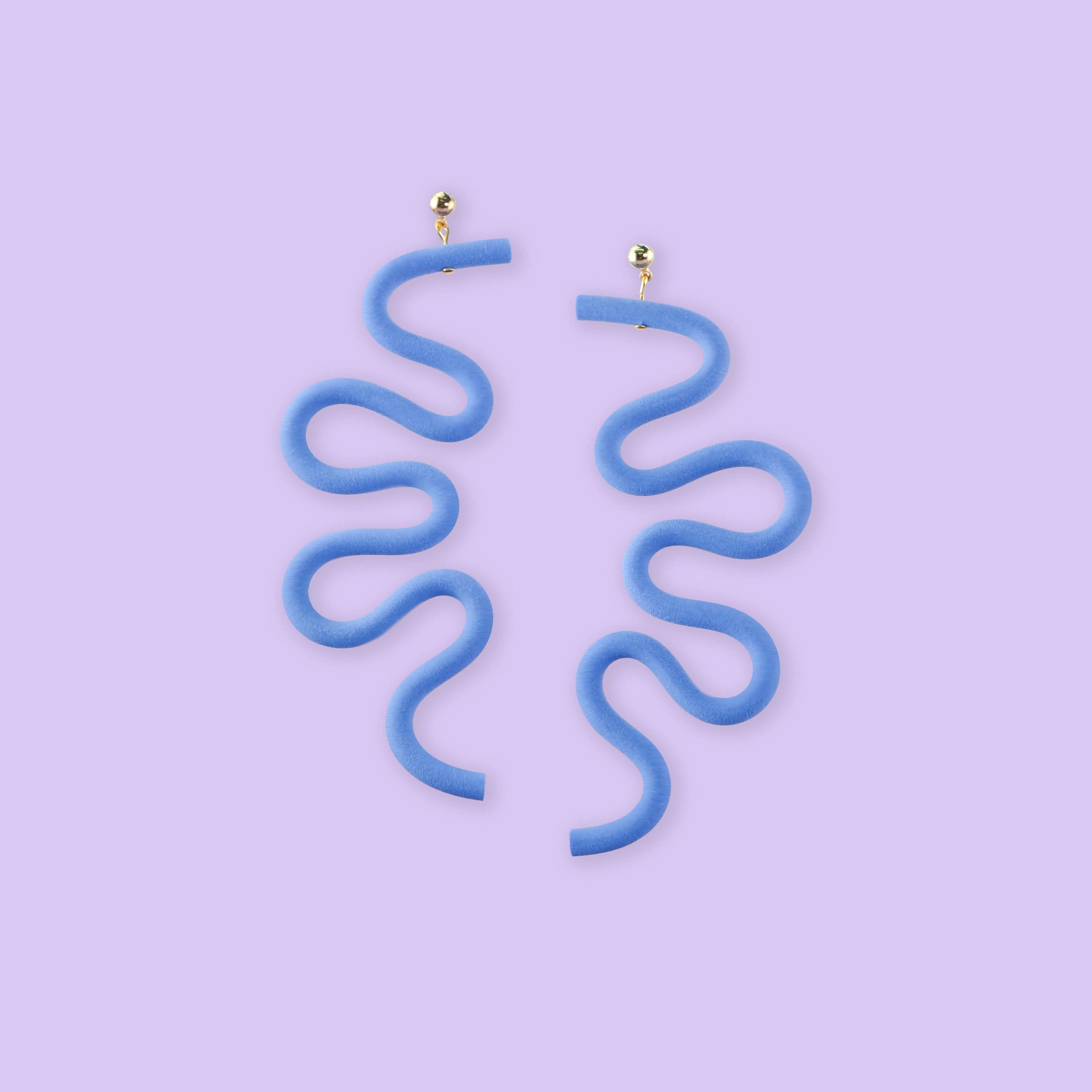 Tube Squiggle dangly earrings small in cornflower blue #color_cornflower-blue