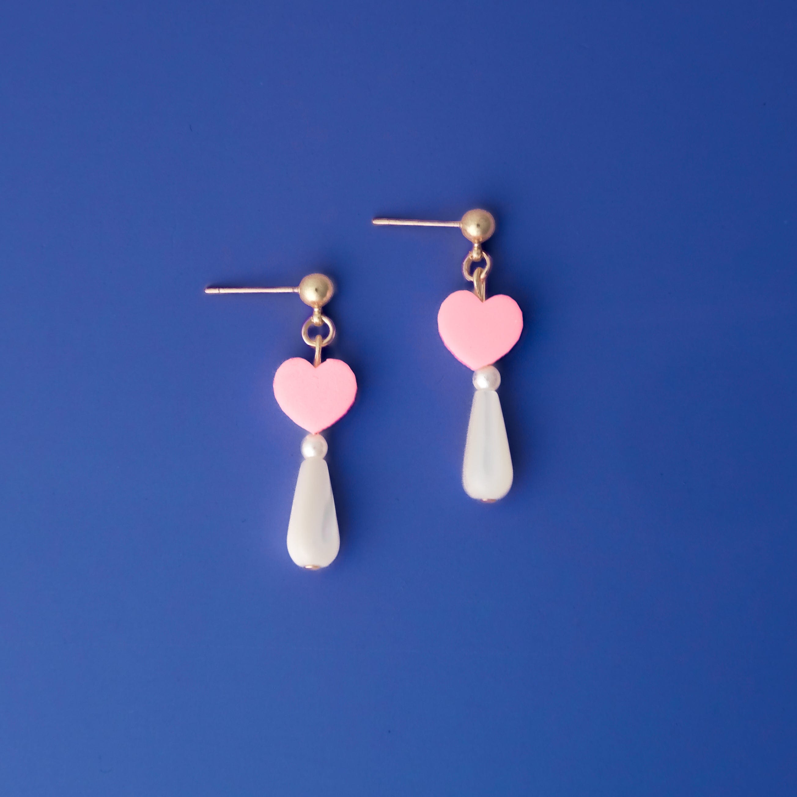 Tiny heart drop earrings #color_peach